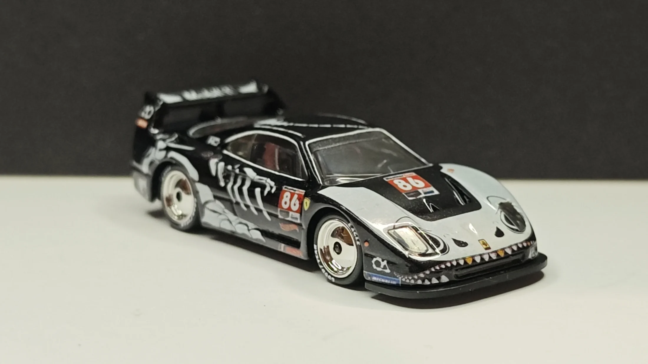 Ferrari F40 Competizione – Night Fury - Skeleton Rexy - Black Bolt — 3
