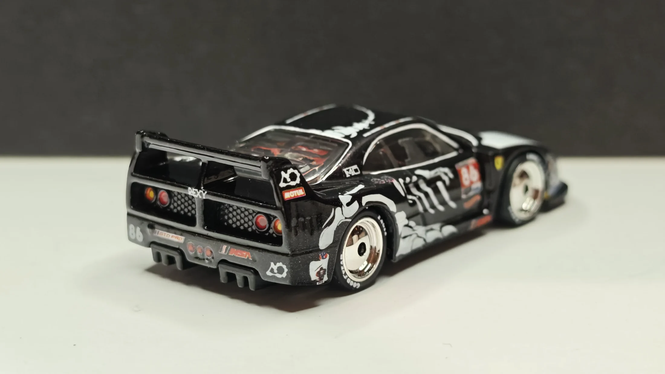 Ferrari F40 Competizione – Night Fury - Skeleton Rexy - Black Bolt — 8