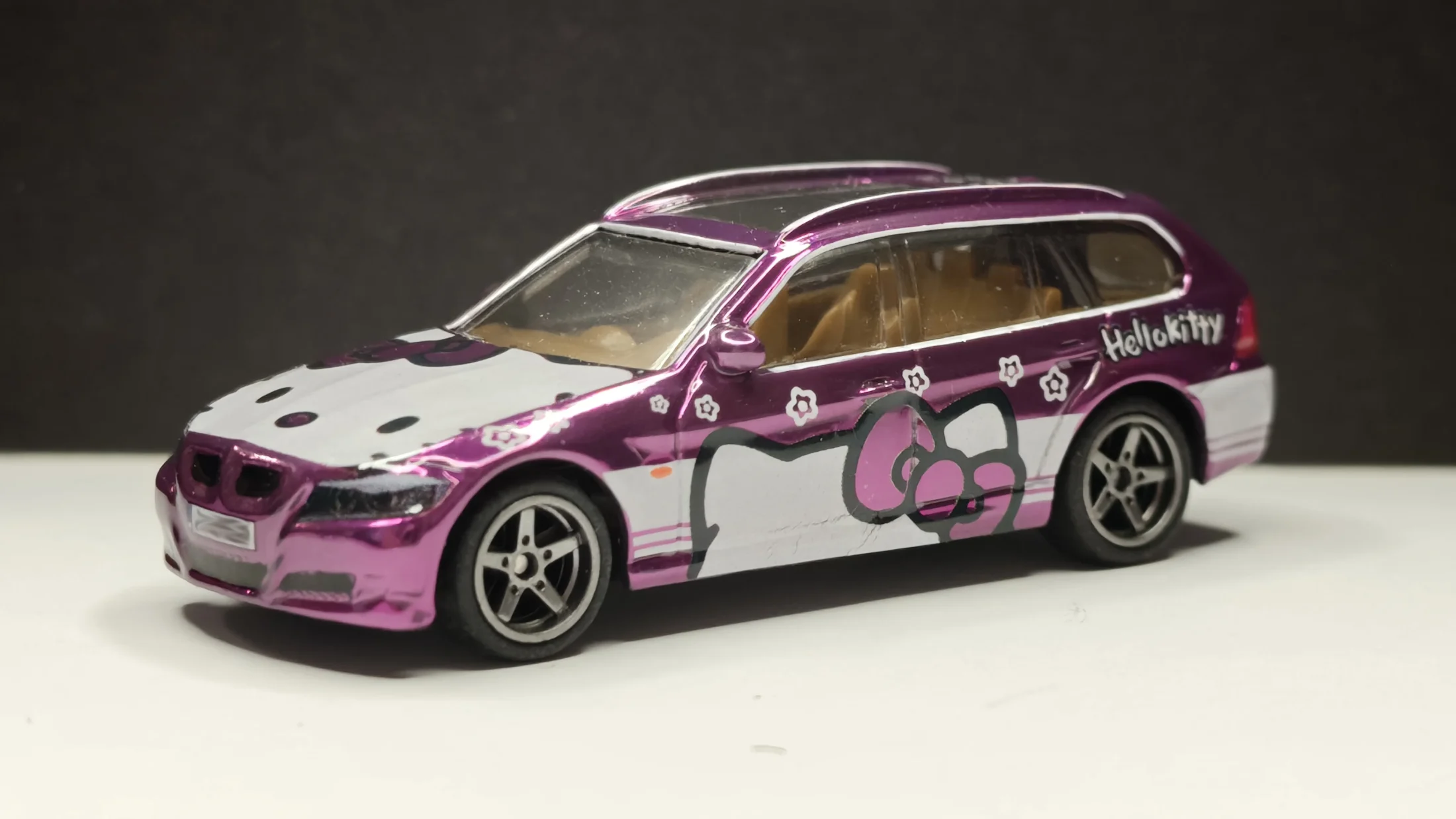 BMW 3 Series Touring - Kitty Vice - Sweet Chaos - Street Glitter — 5