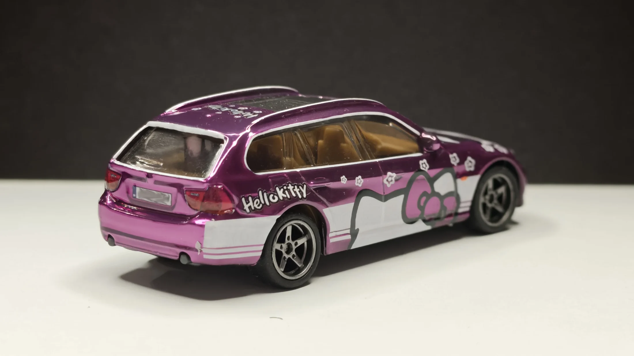 BMW 3 Series Touring - Kitty Vice - Sweet Chaos - Street Glitter — 7