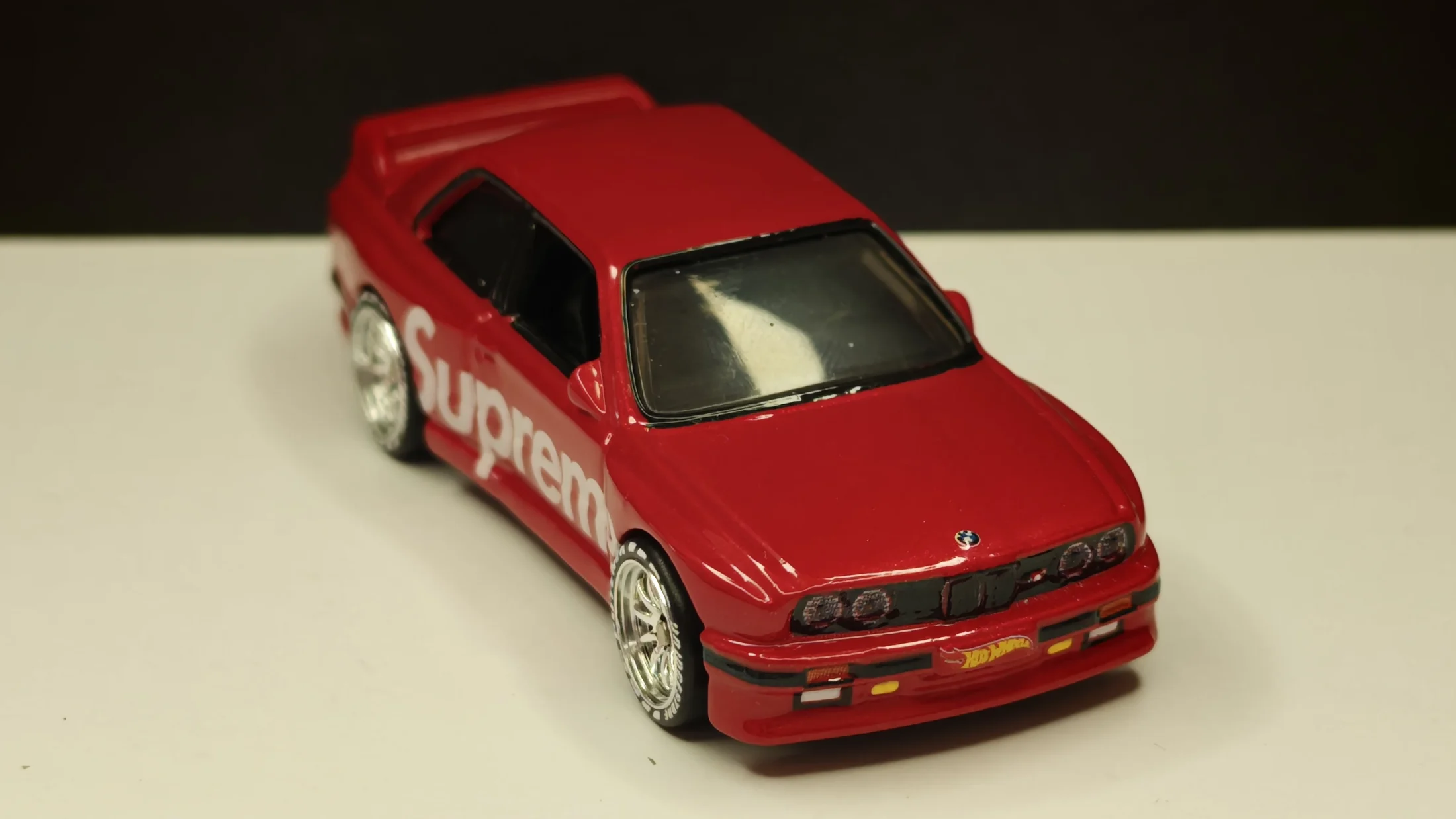 BMW M3 E30 – Crimson Hype - Street Culture – Supreme Attitude — 9