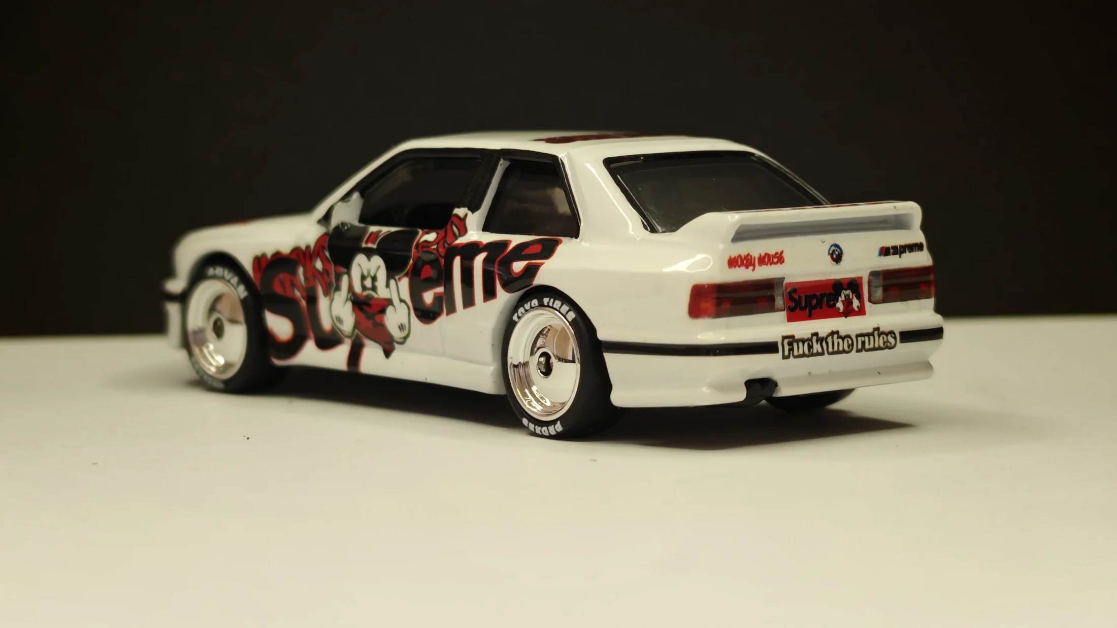 BMW M3 E30 – Supreme Urban Legacy – Asphalt Propaganda — 6