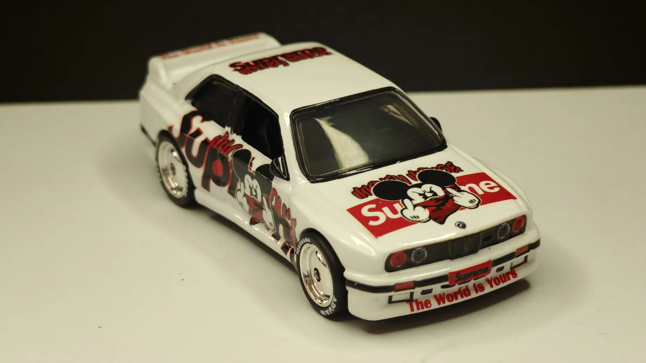 BMW M3 E30 – Supreme Urban Legacy – Asphalt Propaganda — 9