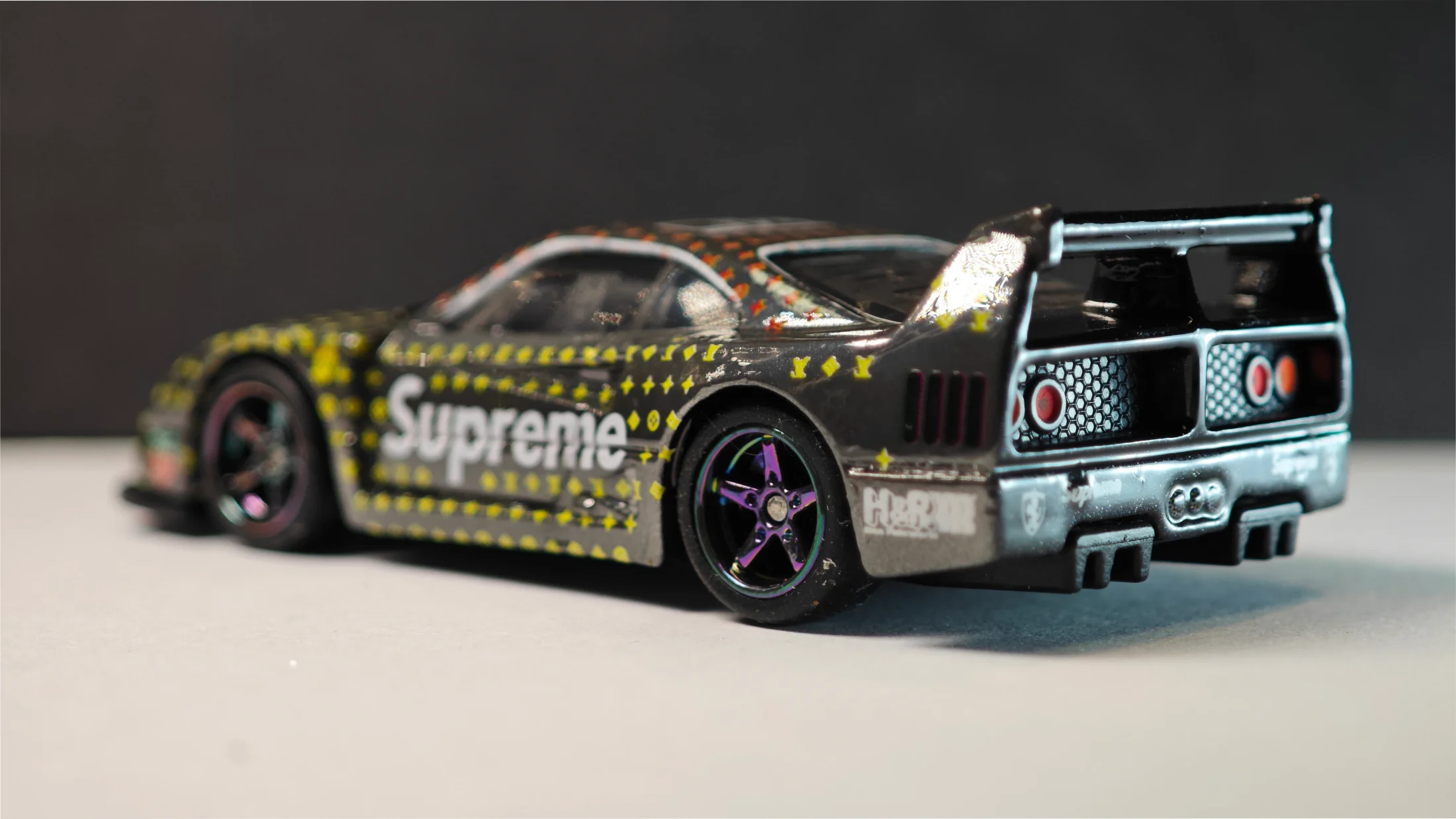 Ferrari F40 Competizione - Supreme Silver Furry - Chrome Storm — 6
